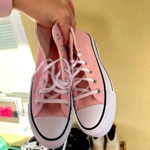 BRAND NEW Pink Converse 6.5 women’s